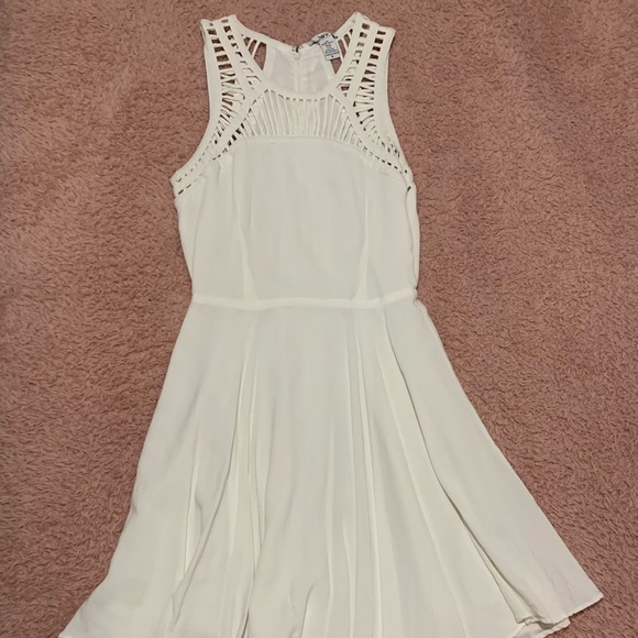 Small White flowy dress - Picture 1 of 4